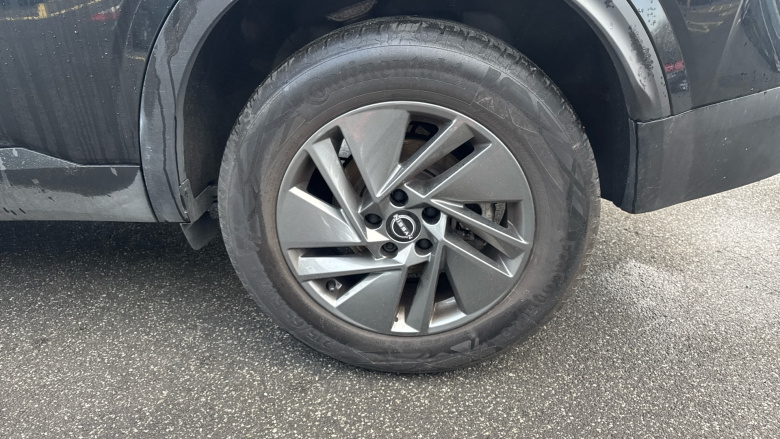 Nissan Qashqai 1.3 DiG-T MH Acenta Premium 5dr Petrol Hatchback